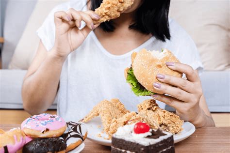 Sintomas ng BED (Binge Eating Disorder) .